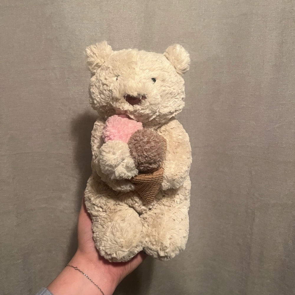 NYC exclusive oatus bear with ice cream
